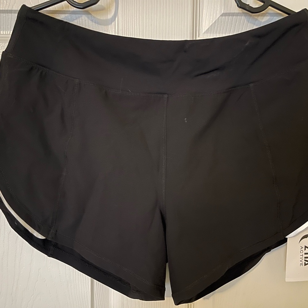 NWT! Zyia Black Mesh Energy Shorts, size large.